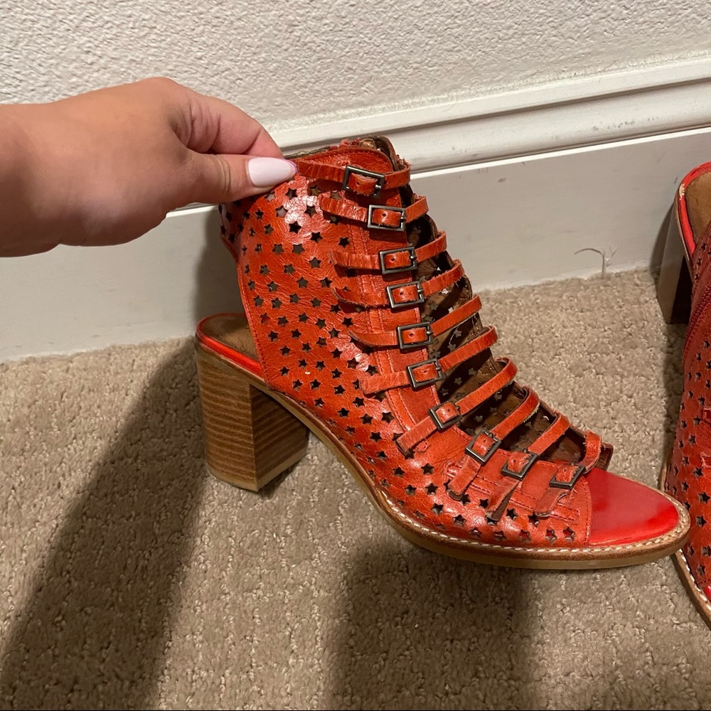 Open toe star booties
